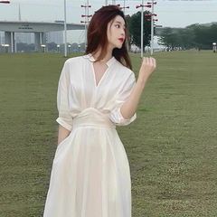 兄の家のデパートの同じタイプの婦人服2025夏の気質の名媛風の独特な艶やかな高級感の港の味の復古の長いスカート