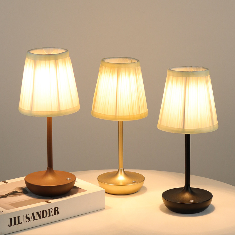Cross-border New Retro Light Luxury Fabric Study Lamp Bedroom Dining Room Atmosphere Lamp Bedside Decorative Charging Table Lamp