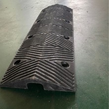 橡塑線槽減速帶加厚24斤重可過重車pvc過線槽保護電線電纜過線板