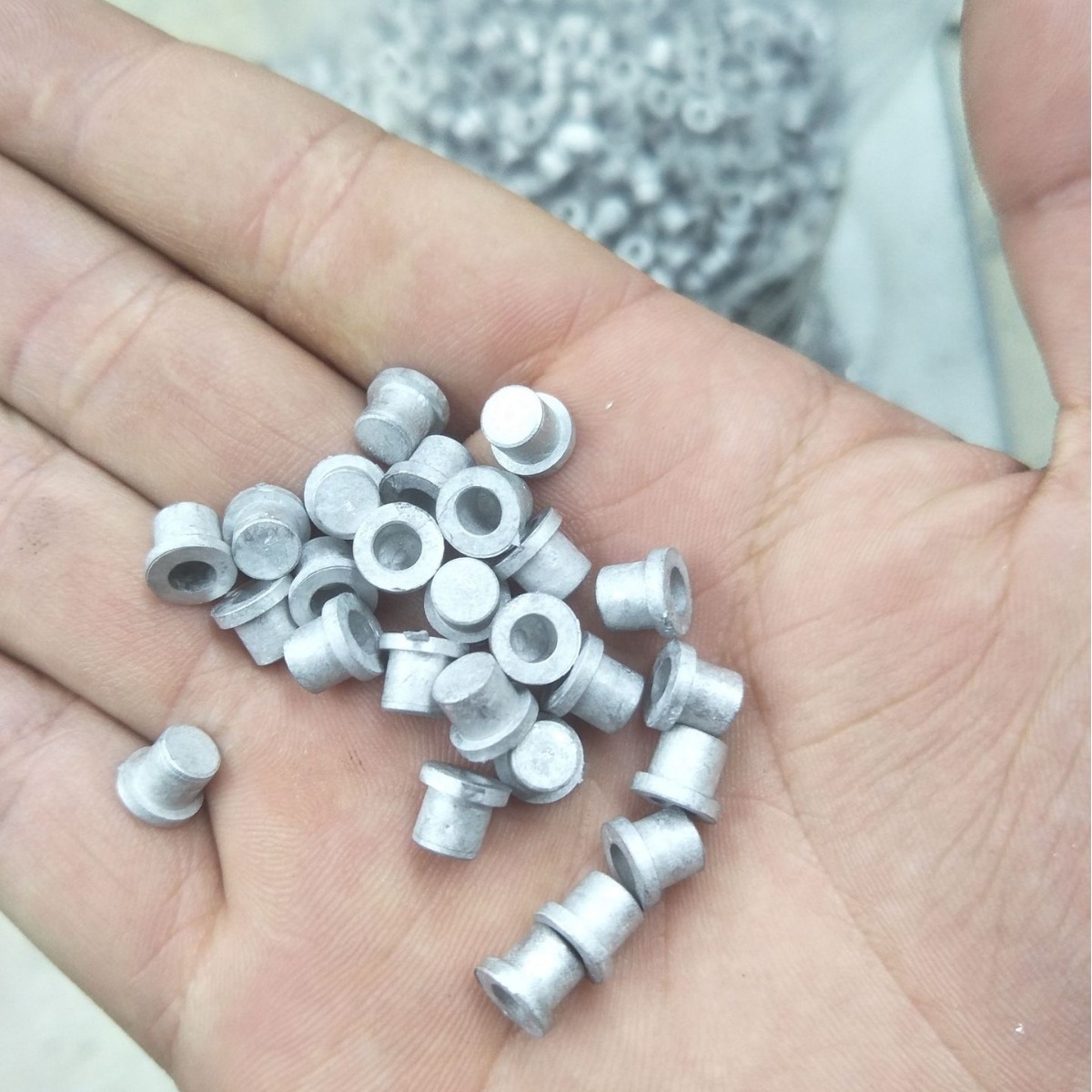 东莞厂家生产低熔点易熔合金熔点，形状可定可以根据客人图纸设计