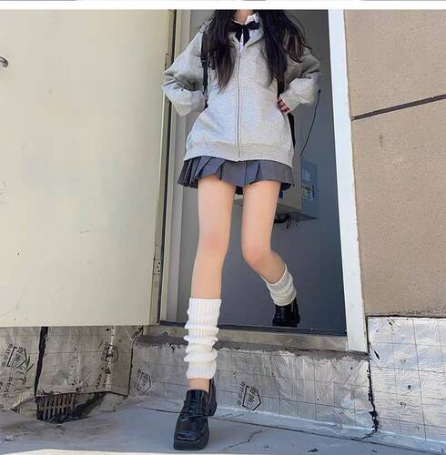 Autumn and winter vertical striped knitted socks for women, warm white Japanese jk calf socks, hot girl wholesale over-the-knee leg socks