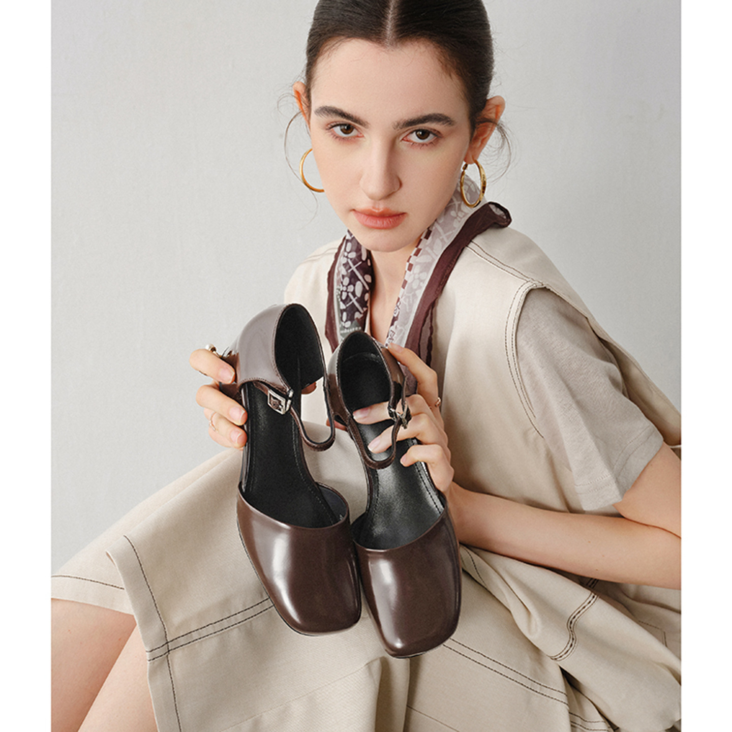 Giày sandal cao gót nữ quai ngang mũi vuông gót 5 cm — màu nâu