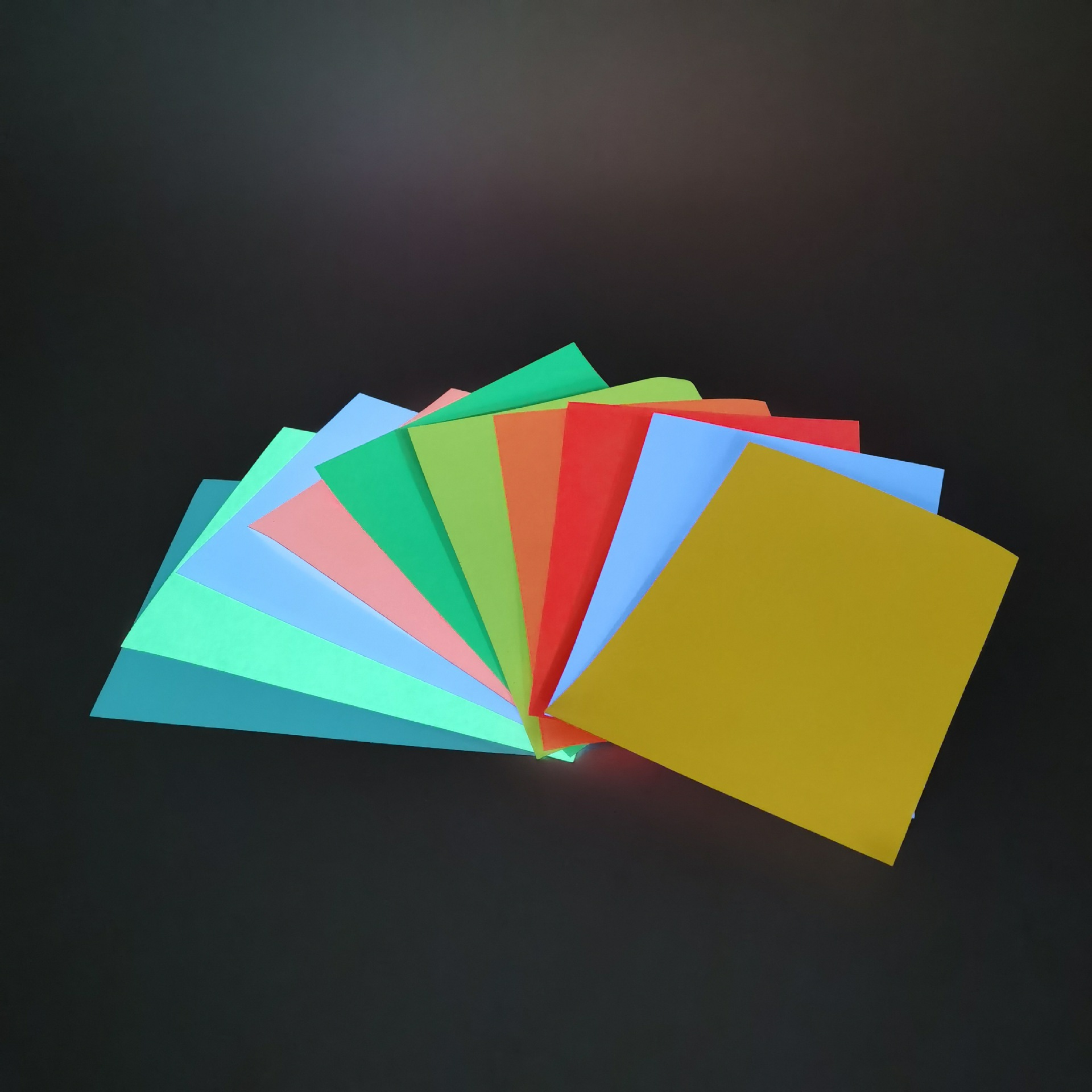 厂家现货彩色PET夜光膜不干胶 高亮蓄光自发光膜 DIY手工荧光贴纸