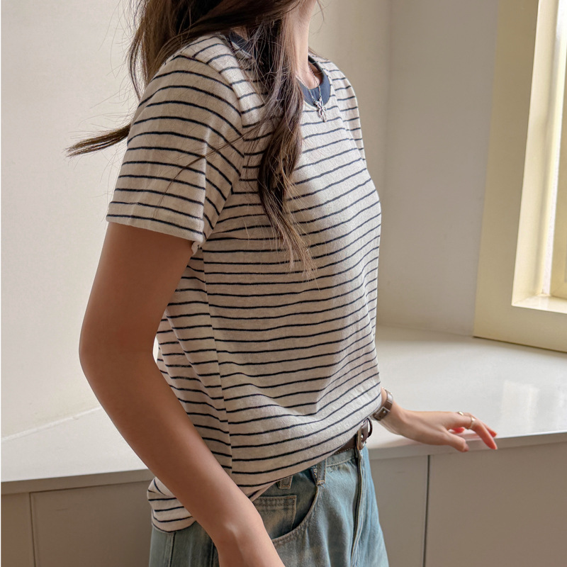 Women's Korean-Style High-End Loose-Fitting Short-Sleeve T-Shirt with Small Round Neck, Color-Blocked Stripes, and a Slimming Effect, Versatile and Lightweight Women's Korean-Style High-End Loose-Fitting Short-Sleeve T-Shirt with Small Round Neck, Color-Blocked Stripes, and a Slimming Effect, Versatile and Lightweight