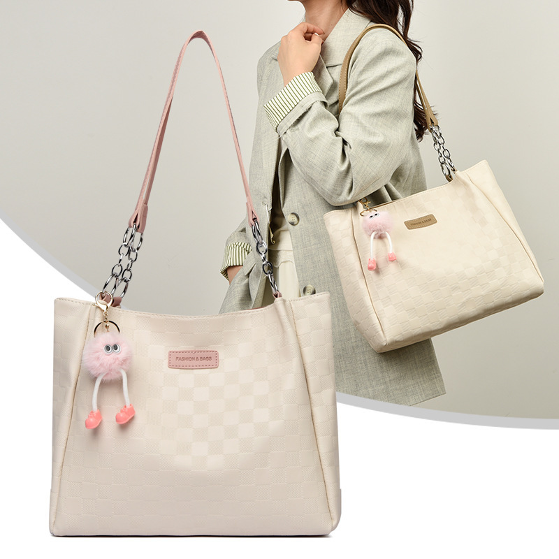 Women's Large Capacity Vintage Simple Bag 2026 New Cute Pendant Single Shoulder Underarm Bag Commuting Tote Bag