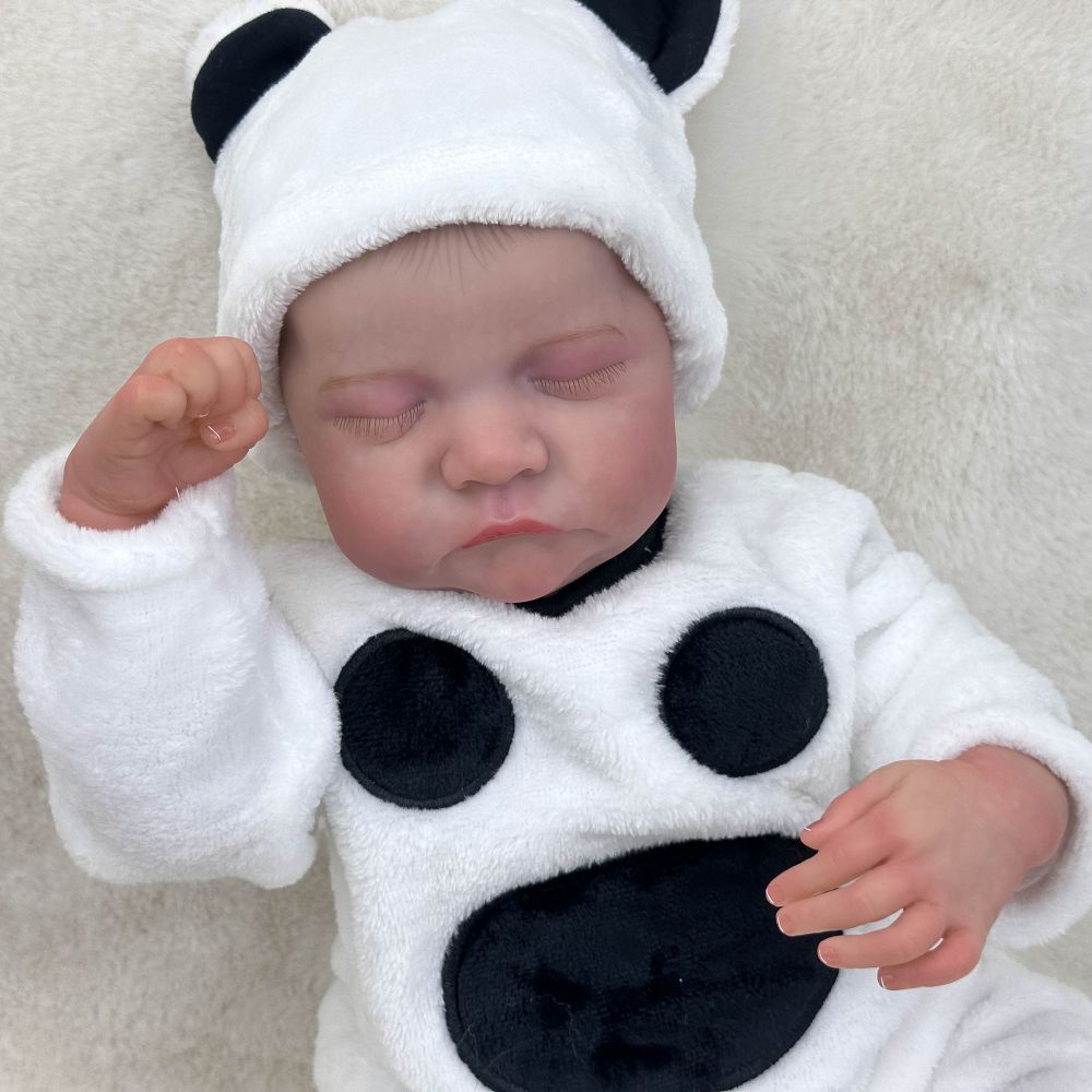 Levi traje de panda blanco