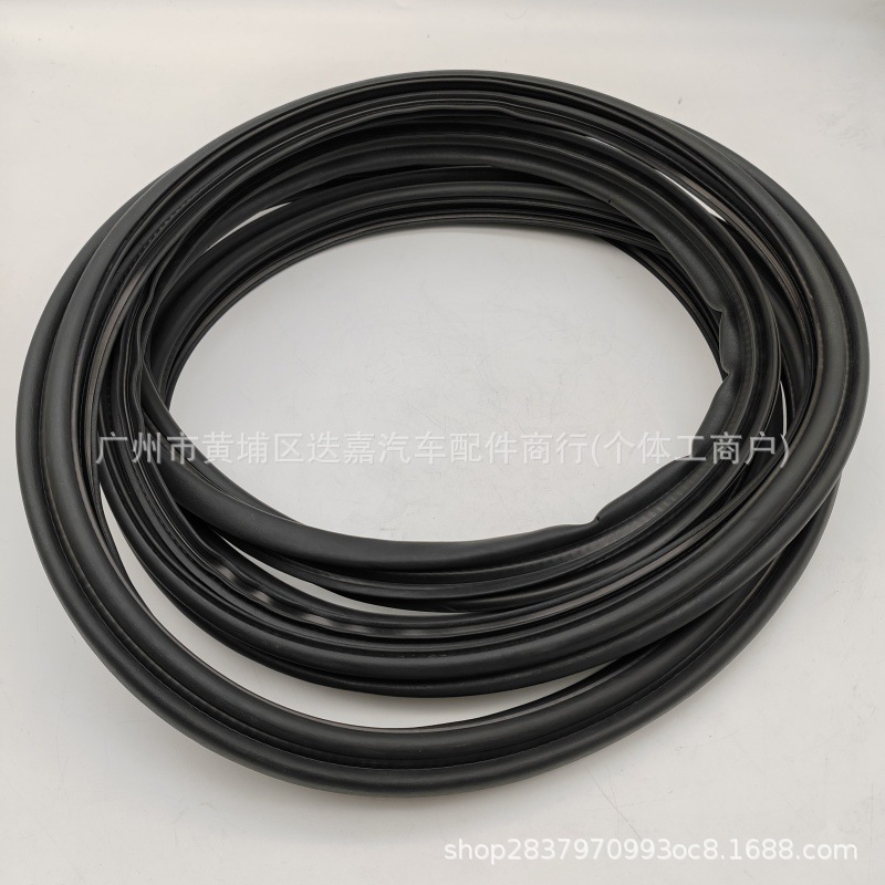 67881-60110 Is Suitable for Toyota Land Cruiser Lc100 Tailgate Sealing Rubber Strip 67881-60111