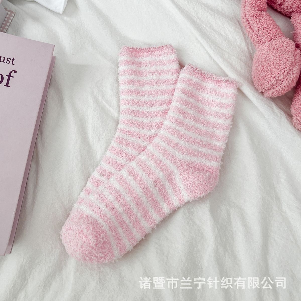 Calcetines de lana de coral sin pérdida de cabello Calcetines de piso de nicho rosa transfronterizo Calcetines de media lana de otoño e invierno para mujer Dormir en casa