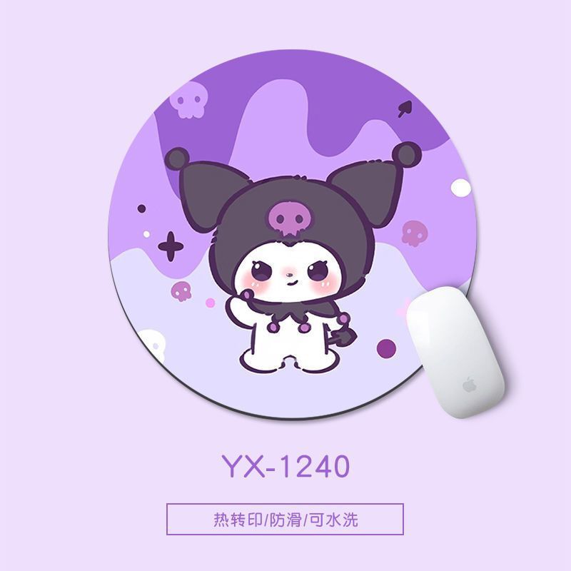 新しいかわいいアニメの丸いマウスパッドの机の上に小さいサイズの学生の男子学生の机の上に学生の机のマットを敷きます。|undefined