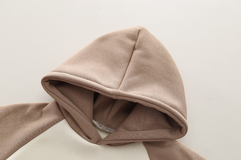 Vêtements pour garçons, style hiver avec manteau en coton épais en peluche, nouvel article 2024, gilet à capuche à blocs de couleurs pour bébé et enfant_voghion.com