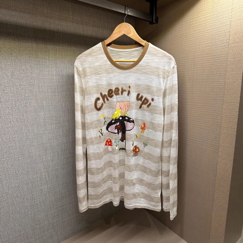 【Real Shot】Cheer's New Designer Long-Sleeve T-Shirt with a Mushroom-Pulling Puppy Design, Fashionable and Lazy Style, Age-Reducing Cartoon