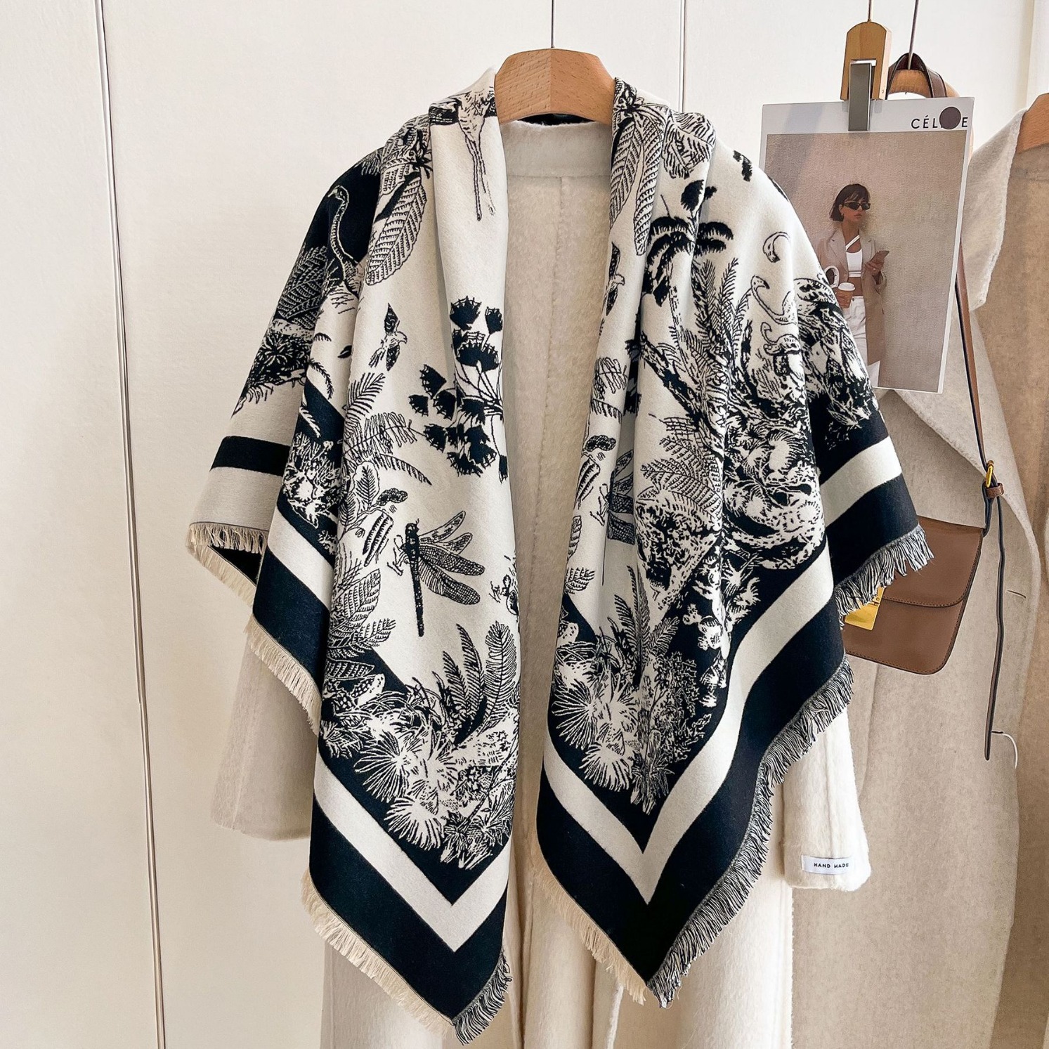 2024 otoño y invierno impresión toallas nuevas mariposas retrógradas elegantes capa decoración chal grueso bufandas cálidas
