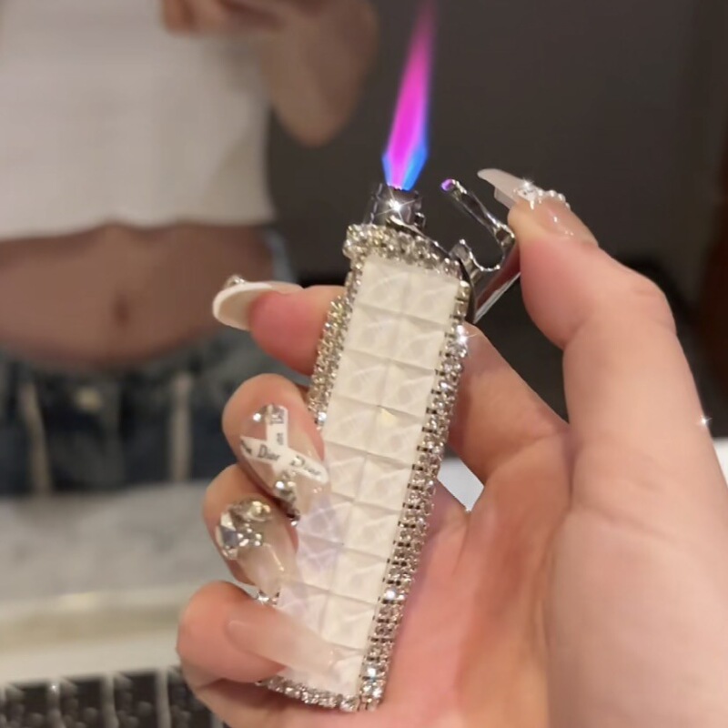 New Diamond Inflatable Powder Fire Lighter Women's Creative Rhinestone Windproof Powder Flame Net Celebrity Tiktok Explosions