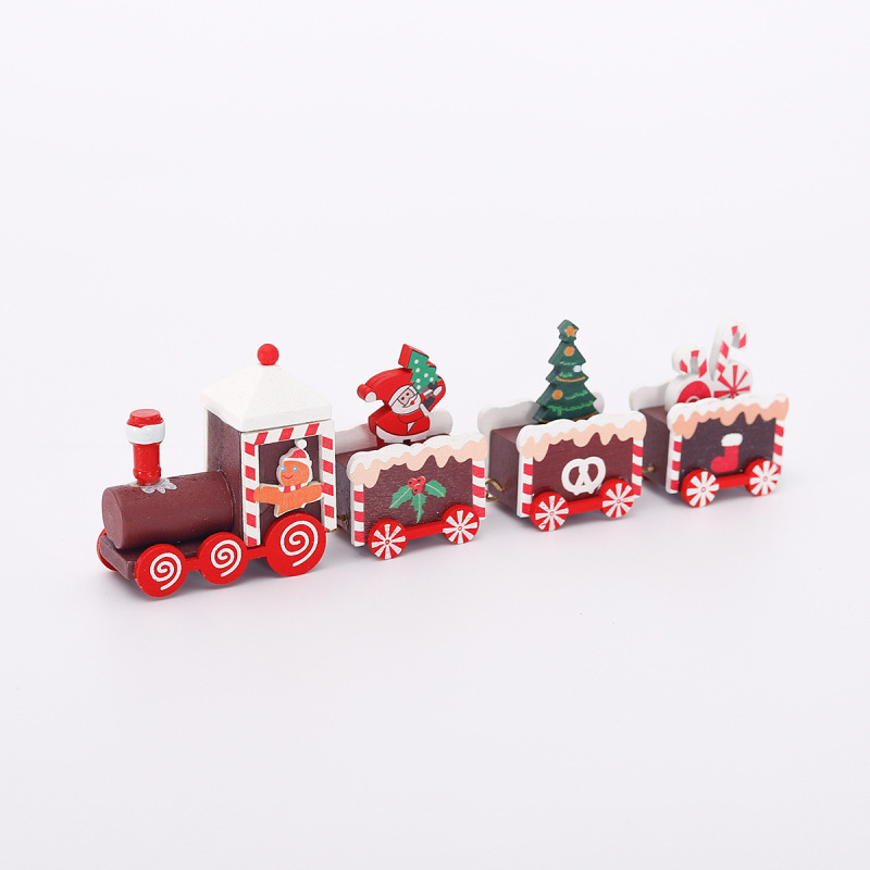 クリスマス木製の小さな列車がクリスマスの子供のプレゼントを飾る|undefined