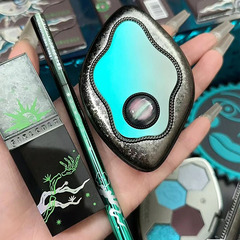 Girlcult CyberLiao Zhai Chameleon Fantasy Eye Shadow Palette Mirror Lip Glaze Eyeliner Gel Pen Flow Firefly Grass Green