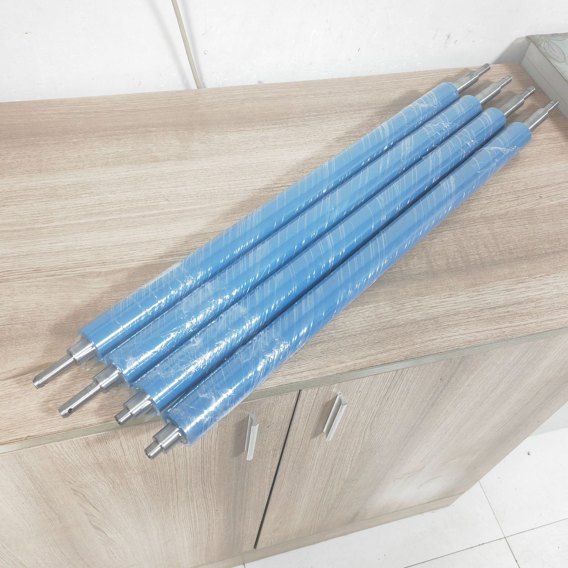 廠長推薦  東莞深圳包裝膜電子行業材料除塵用聚氨酯PU矽膠粘塵輥