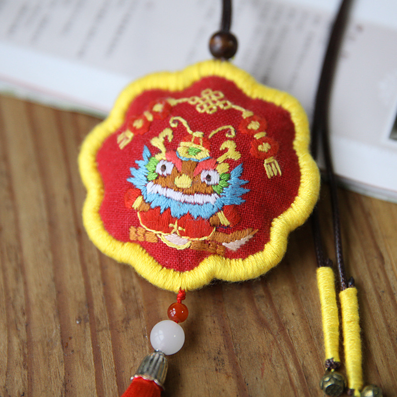 Año Nuevo bordado DIY material hecho a mano paquete xingshi bolsita principiante 12 Zodiaco adornos de coche Lotus bolsa bolsita