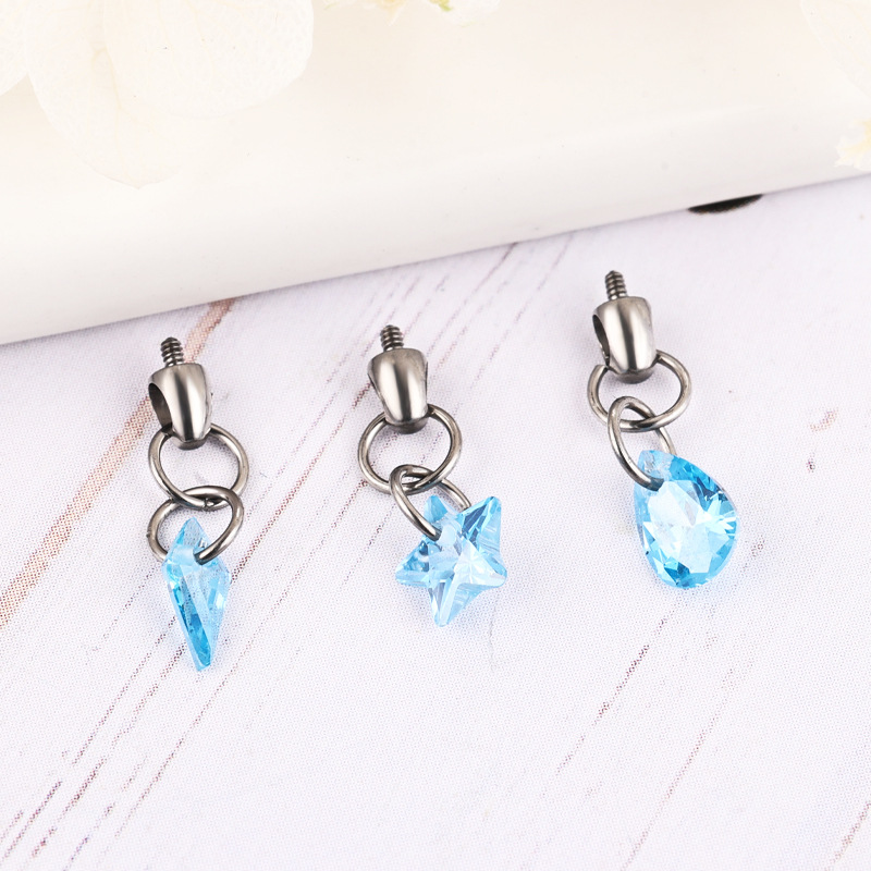 16G labret stud size and finish detail