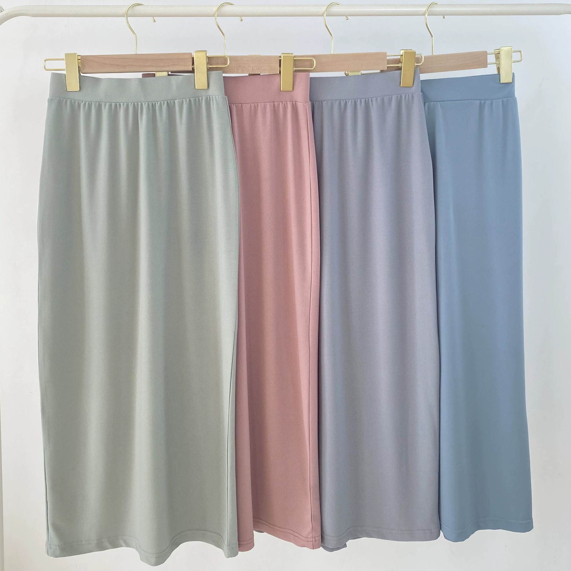 Летняя юбка средней длины с высокой талией, прямой задний разрез