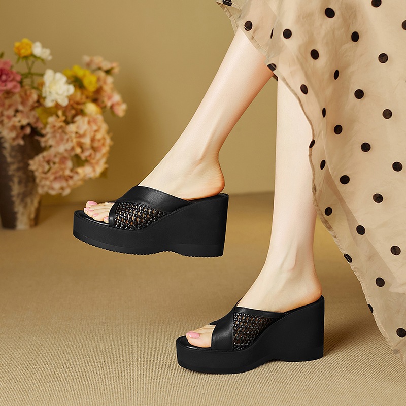 Sandal cao gót nữ mũi cá dày đế xuồng, chất liệu da bò đầu, thiết kế đan rỗng quai ngang — đen
