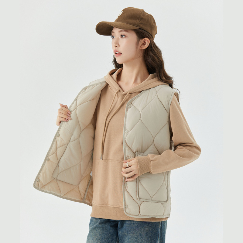 Women's Warm Extra-large Thickened fleece-lined Inner Waistcoat Women's Lamb Fur Button Casual Outer Wearing Cotton Vest 2502 Women's Warm Extra-large Thickened fleece-lined Inner Waistcoat Women's Lamb Fur Button Casual Outer Wearing Cotton Vest 2502