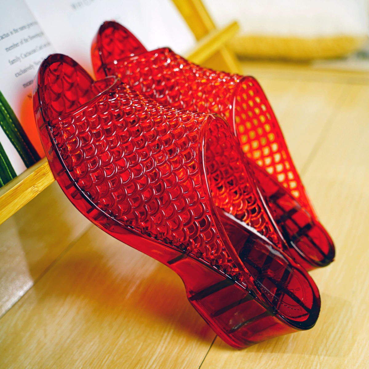 Летние новые стильные тапочки, женская верхняя одежда, толстые тапочки с кристаллами, прозрачные сандалии на танкетке, домашние Нескользящие туфли на высоком каблуке