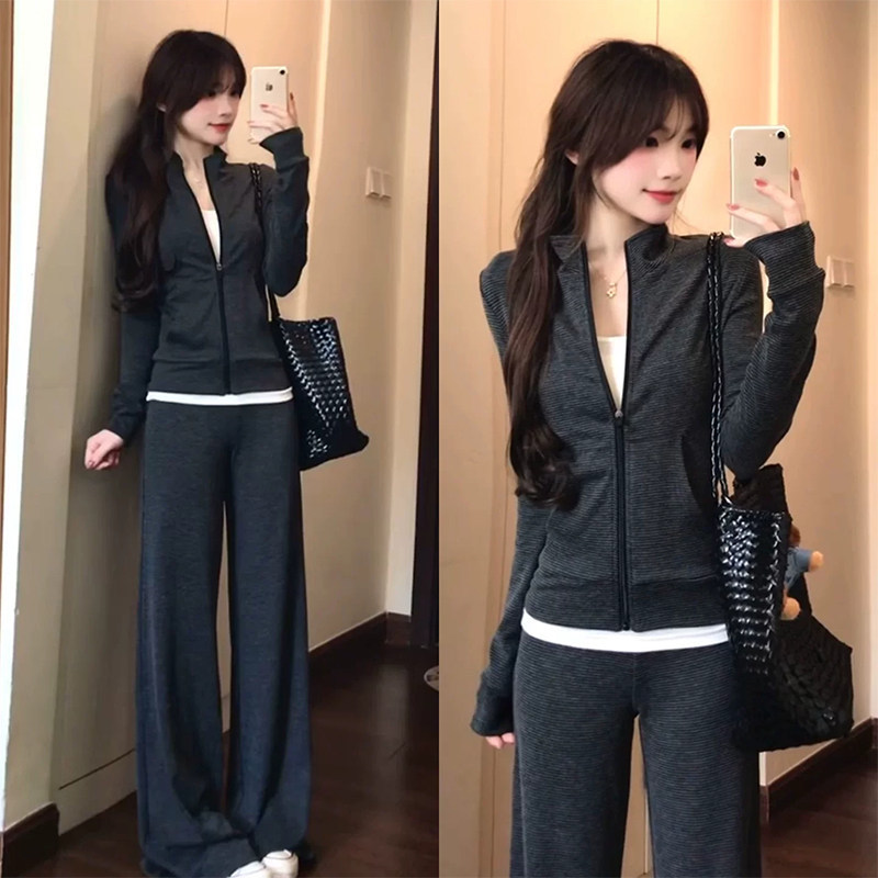 Dark gray striped sweatshirt, women's spring and autumn Korean-style smart outfit, slimming and versatile top with a tailored shoulder design Dark gray striped sweatshirt, women's spring and autumn Korean-style smart outfit, slimming and versatile top with a tailored shoulder design