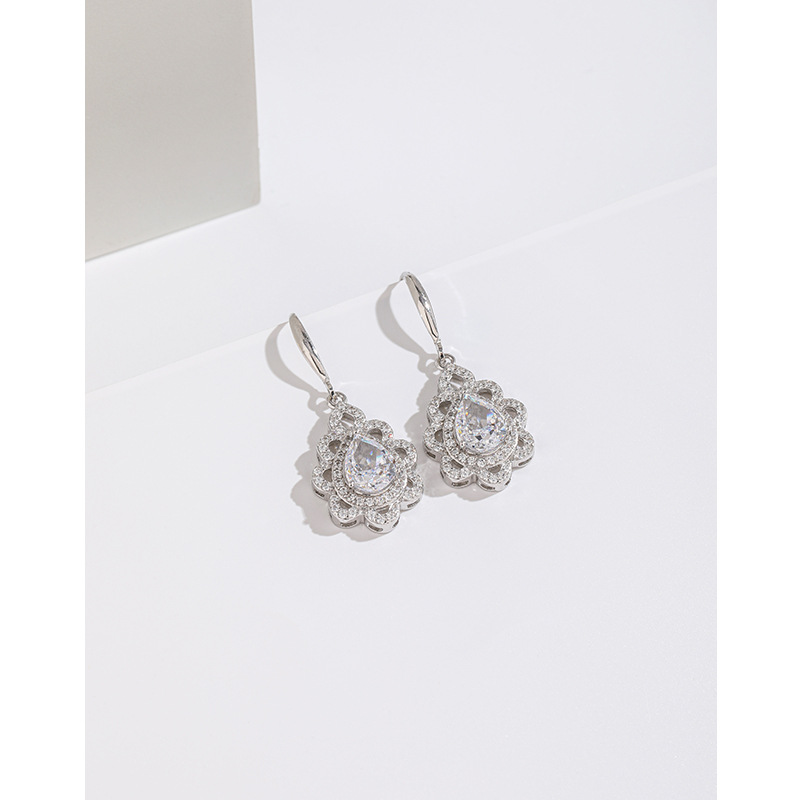 S925 plata esterlina Diamante de alto carbono diamante cuadrado aretes nicho femenino temperamento hielo flor Corte pendientes cuadrados exquisitos pendientes de alto grado