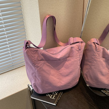 尼龙布女包2024春季新款女士单肩包街头潮流休闲款包防泼水斜挎包