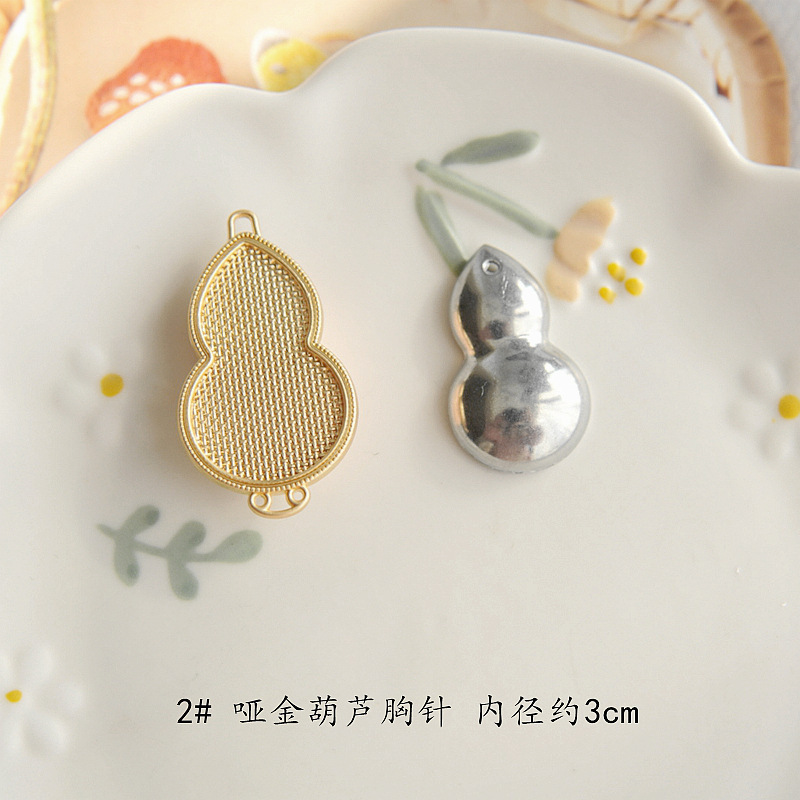 晗颖手工宋锦蓝染布手染布刺绣布芭蕉扇锁葫芦底托合金饰品胸针款|undefined