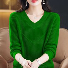领针织上衣女士秋冬时尚打底衫秋装新款洋气鸡心领毛衣短款