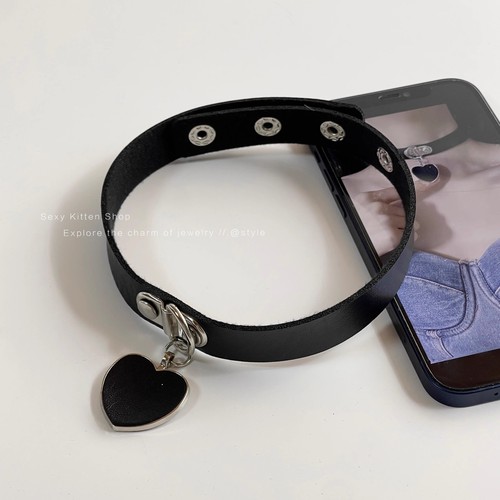 Retro Maillard choker leather collar with plush sunflower pendant necklace, unique and versatile denim rebel girl accessory