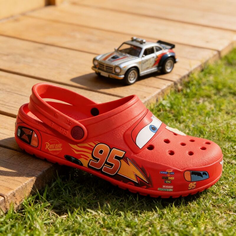 Lightning Mcqueen 95 Cartoon Car-Themed Clogs Sandals for Men and Women, Casual Closed-Toe Beach Slippers