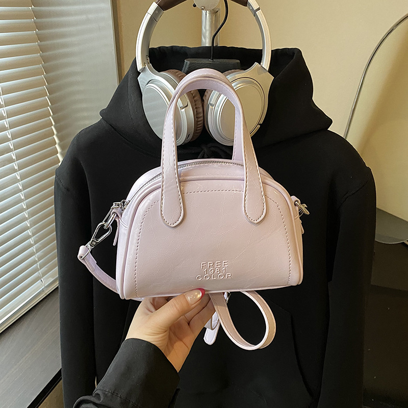 Bolsa de conchas para mujeres 2026 nuevo tipo de bolso de hombro portátil de viaje universal nicho de diseño diario bolso de mano