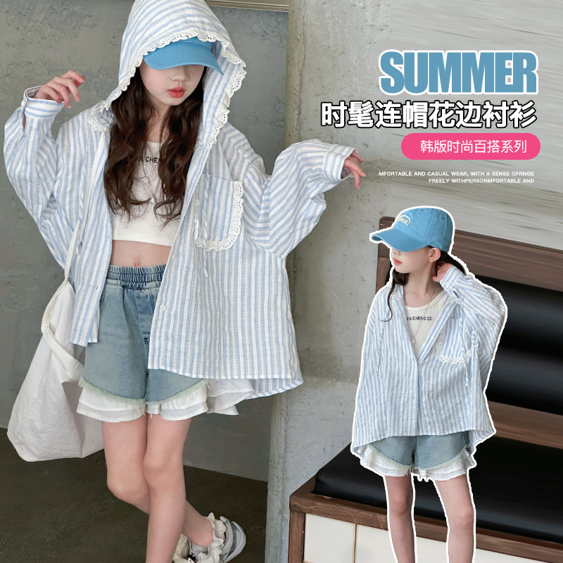 Lace summer shirt with hood