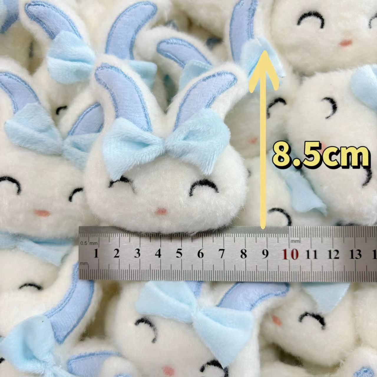 Caricatura grande peluche lindo conejo muñeca pin bolsas escolares bufandas decoración accesorios de ropa