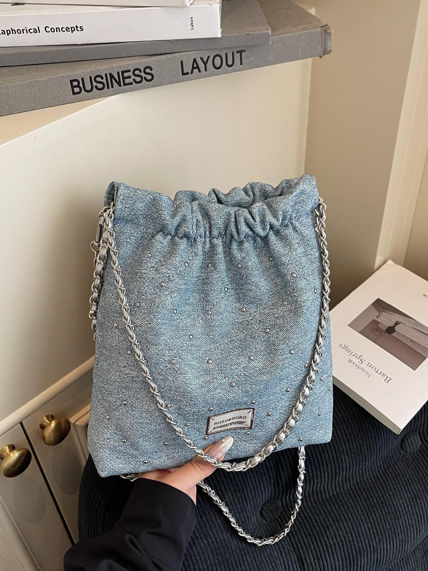 Bolsa de balde de verano popular para mujeres 2025 nueva cadena de diamante pequeña bolsa de hombro de viento fragante nicho bolsas debajo de las axilas