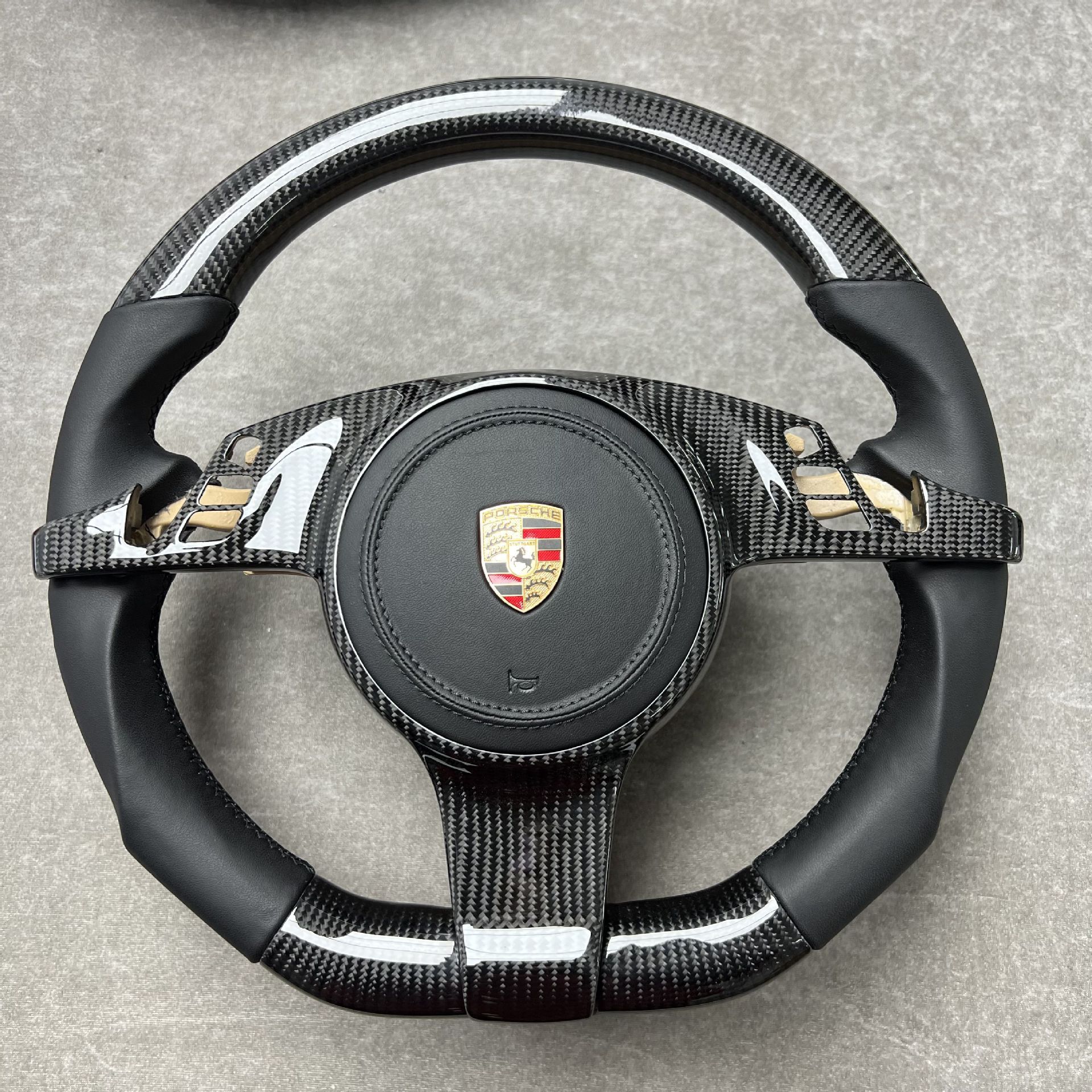Carbon Fiber Steering Wheel Customization Suitable for Porsche Macan Cayenne Panamera Steering Wheel Processing