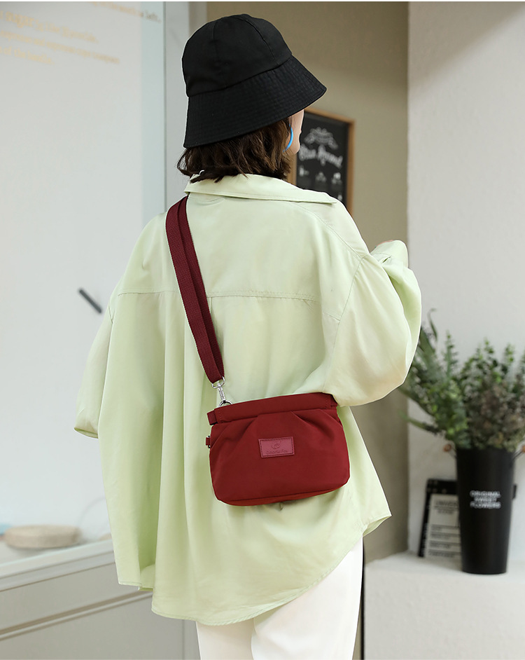 New women's bag 2025 Korean style crossbody bag, women's water-resistant nylon fabric single-shoulder bag, casual and versatile women's bag Item Picture