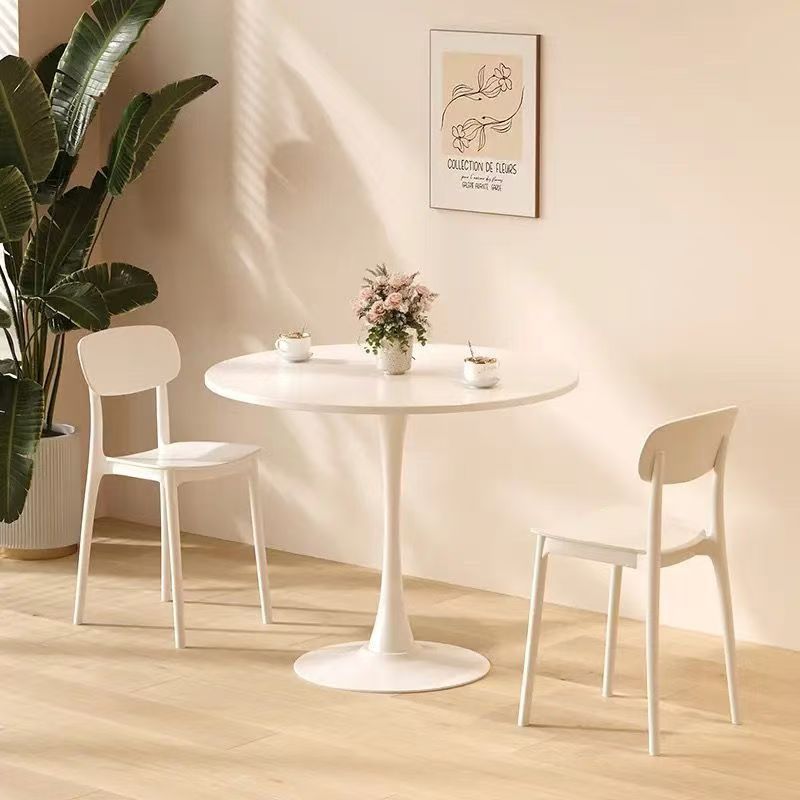 白い北欧テーブルバルコニー円形交渉ミルクティーカフェテーブルと椅子の組み合わせ食卓チューリップ円卓食卓|undefined