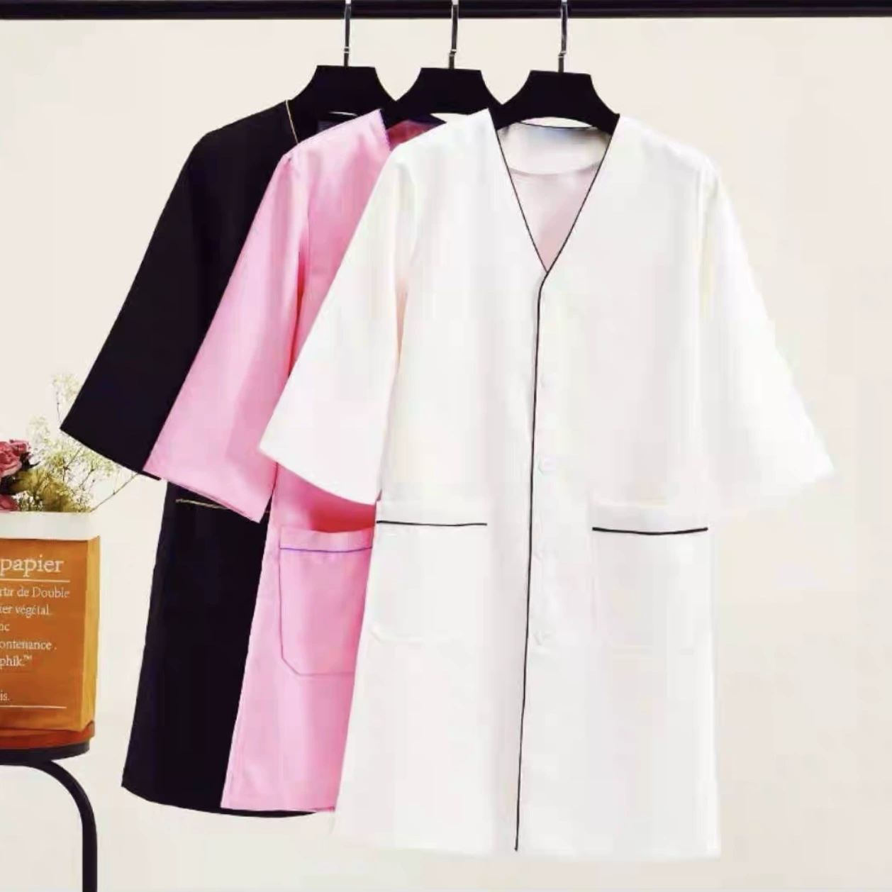 Салон красоты Рабочая одежда косметолог женский тату вышивка художник белое платье микро-отделка Здравоохранение одежда Маникюр управление кожей Рабочая одежда