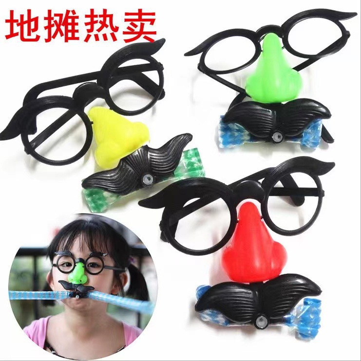 Juguetes para niños Yiwu mercado nocturno pequeño parque de productos básicos plaza de Año Nuevo al por mayor regalos luminosos calientes