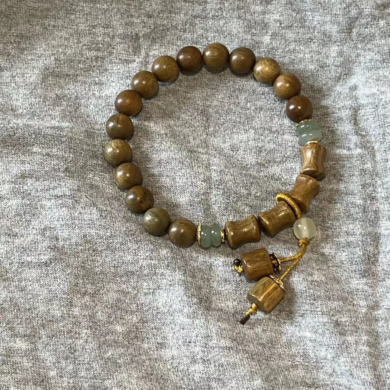 Round beads green sandalwood
