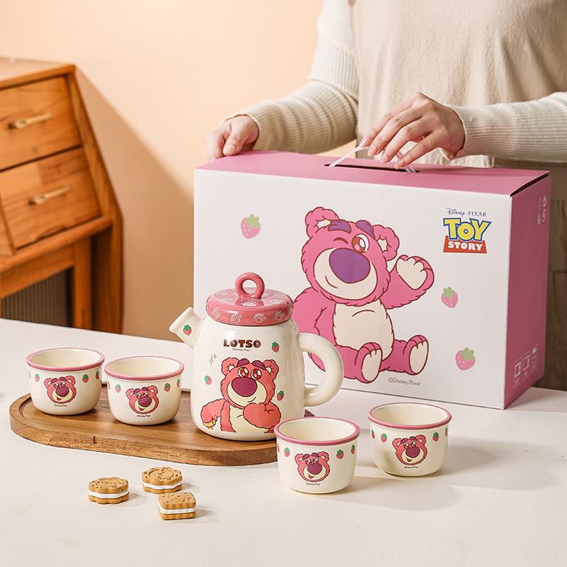 Disney Strawberry Xiong Jinchu tetera una olla de cuatro tazas con bandeja caja de regalo set de té regalo ligero lujo