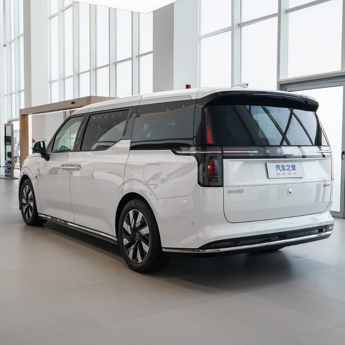 Ventas transfronterizas de neumáticos Volvo EM90 para suministro de comercio exterior