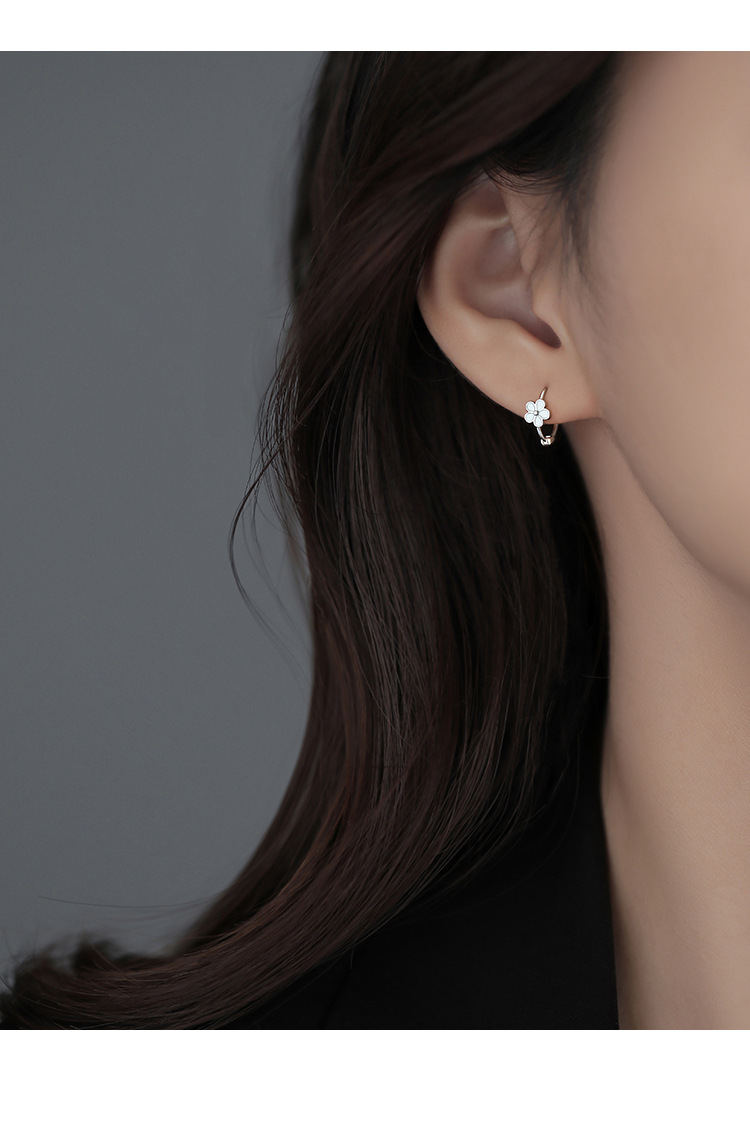 Orecchini a cerchio fiore margherita per donna design oro_voghion.com