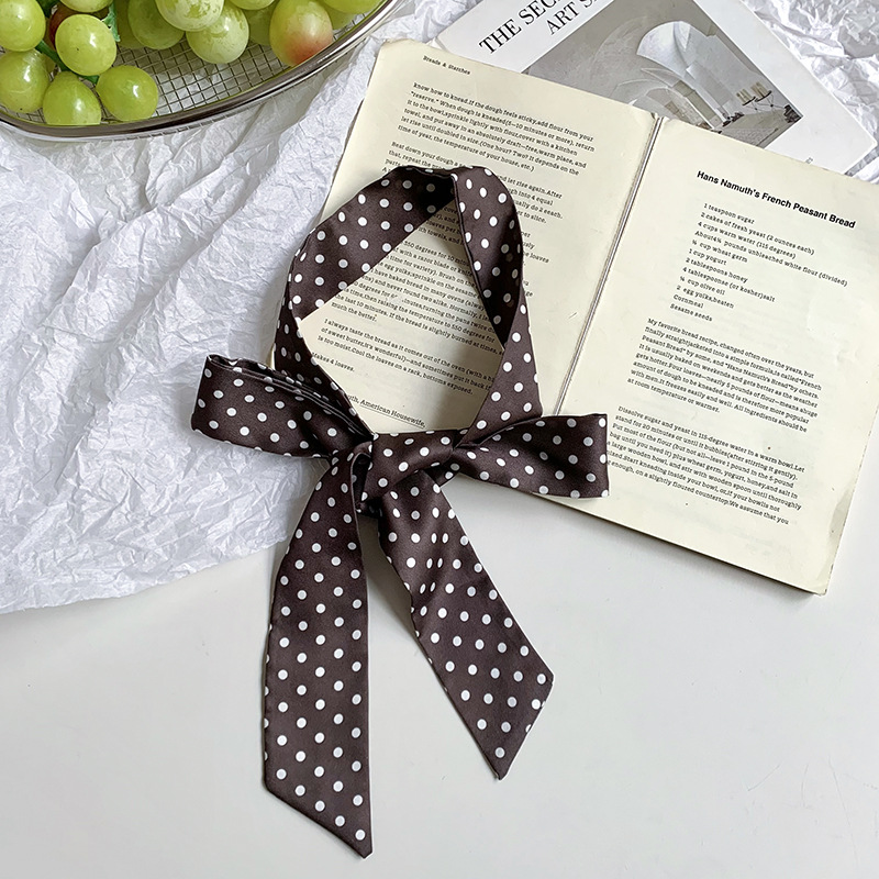 Color café con lunares