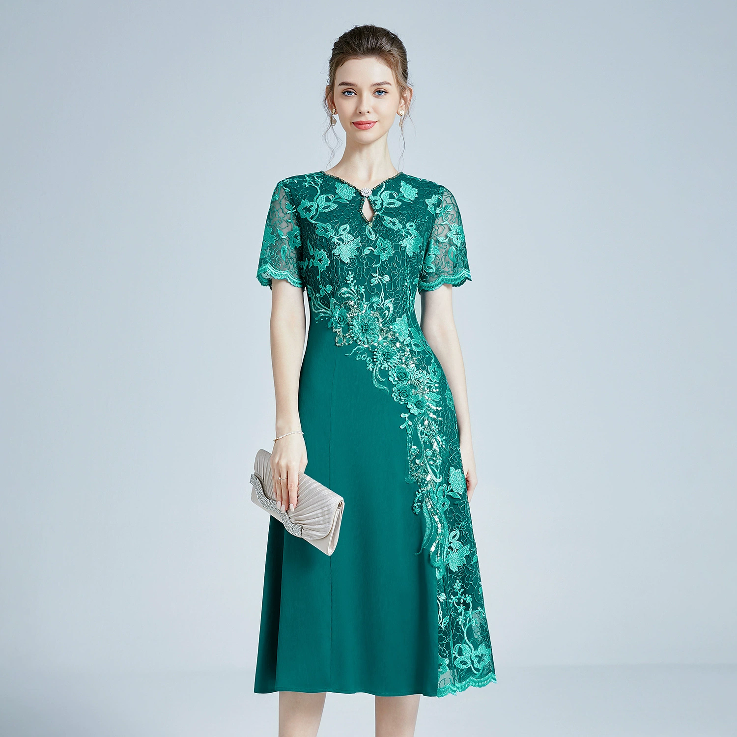 Весенне-летнее новое платье для среднего и пожилого возраста 2024, цельное платье с короткими рукавами и вышивкой, большие размеры