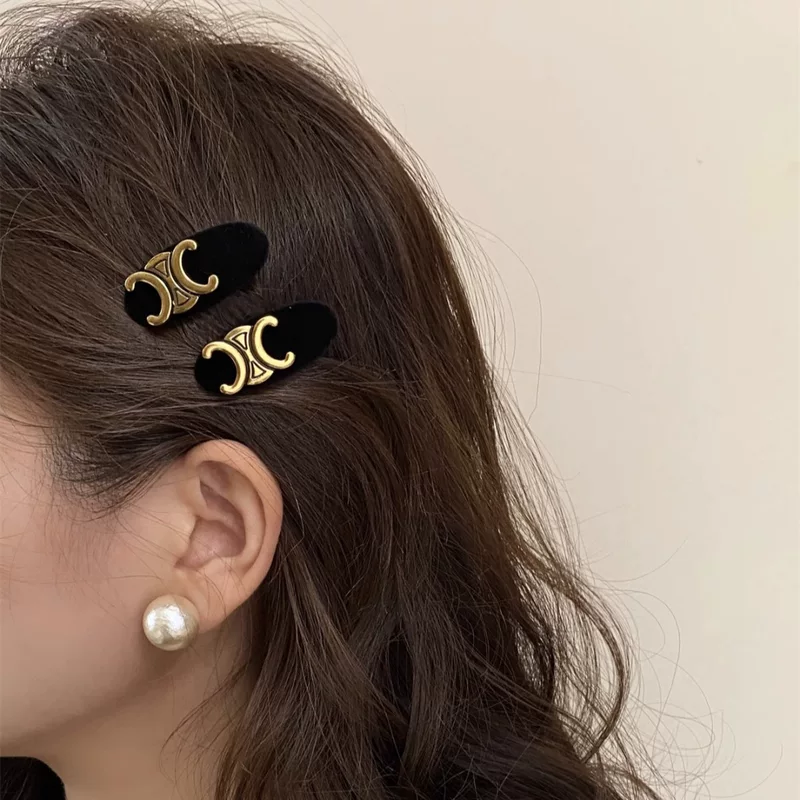 Ретро заколка для волос с буквами, челка, стиль Chanel, коллекция 2023, премиум