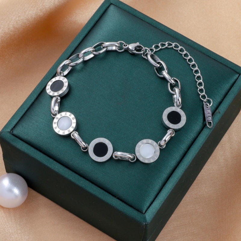 Corea del Sur Dongdaemun moda pulsera de acero de titanio nicho mujer diseño de acero inoxidable sensación de alta calidad joyas de pulsera transfronteriza universal